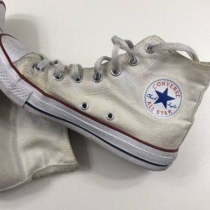 WHITE HIGHTOP CONVERSE